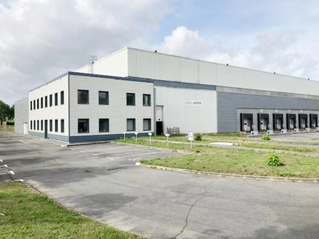 Flex in Verneuil-en-Halatte for lease Building Photo- Image 1 of 12