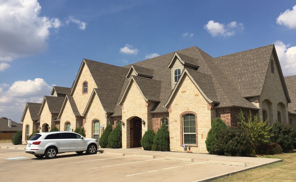 111 Larson Ln, Aledo, TX for sale - Primary Photo - Image 1 of 1