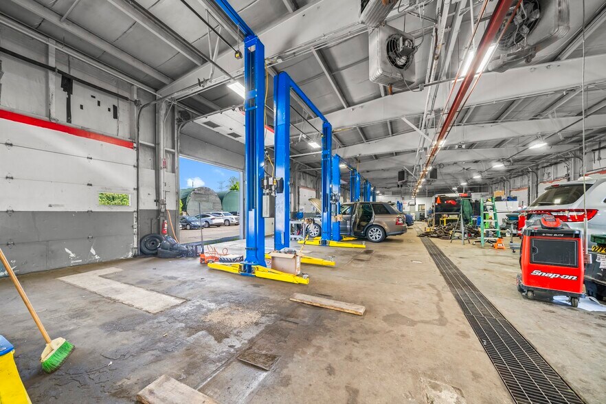 512 W Center St, Manchester, CT for sale - Interior Photo - Image 1 of 1