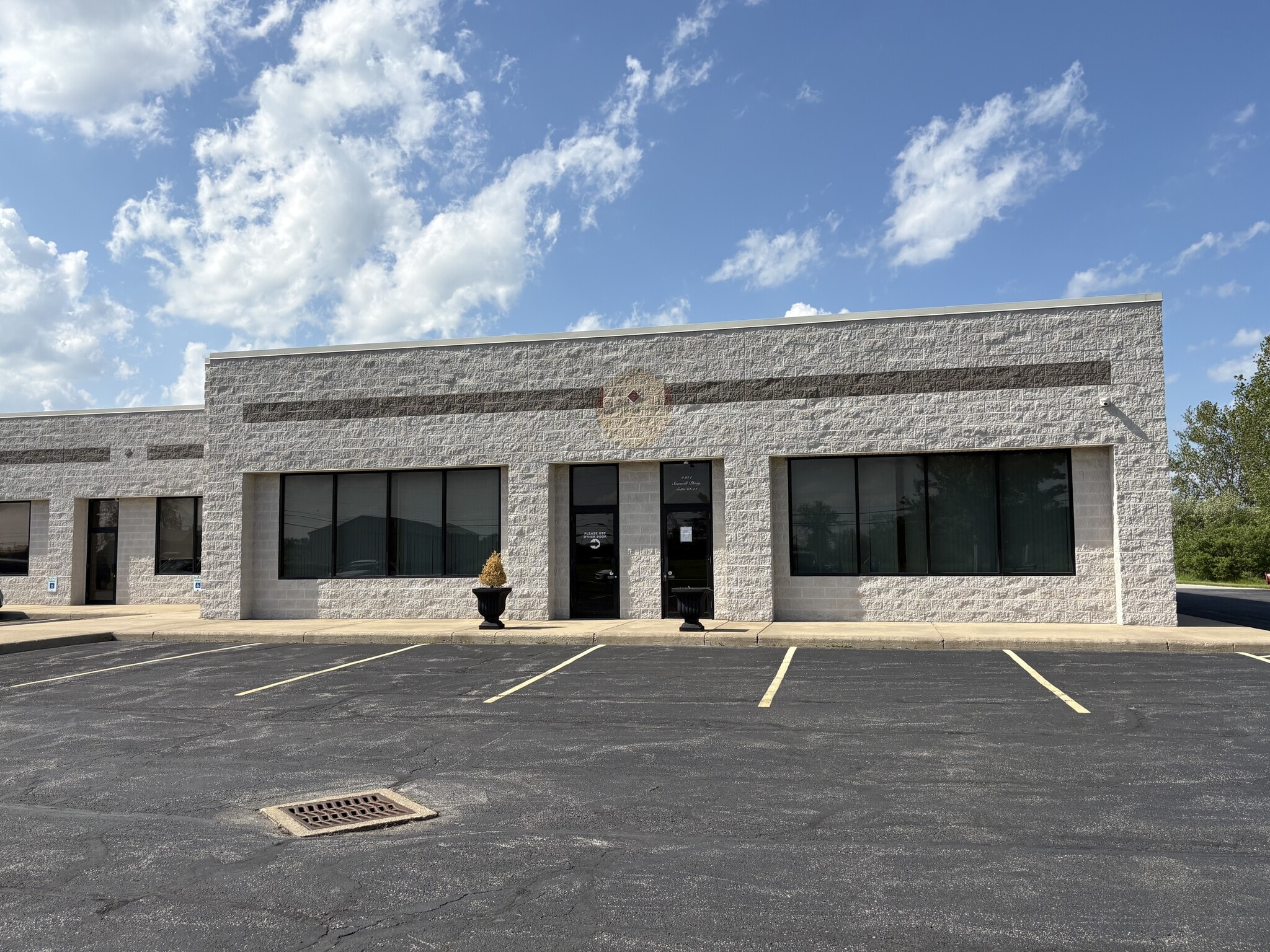 2401 Sawmill Pky, Huron, OH for lease Building Photo- Image 1 of 9
