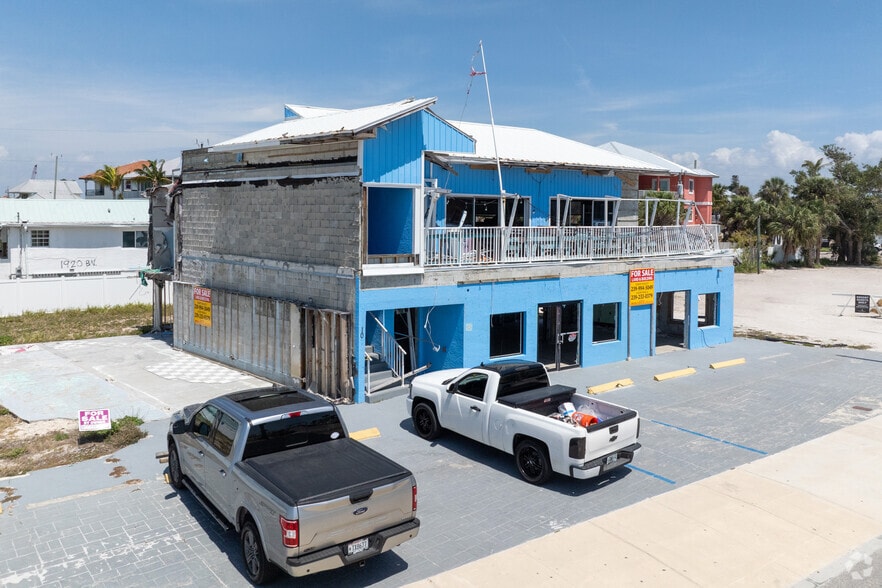 1901 Estero Blvd, Fort Myers, FL for sale - Primary Photo - Image 3 of 9