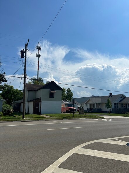 546 E Dixie Dr, West Carrollton, OH for sale - Building Photo - Image 3 of 21