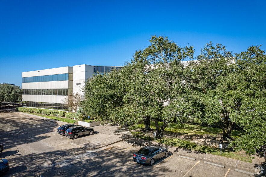 10550 Richmond Ave, Houston, TX for lease - Building Photo - Image 2 of 10