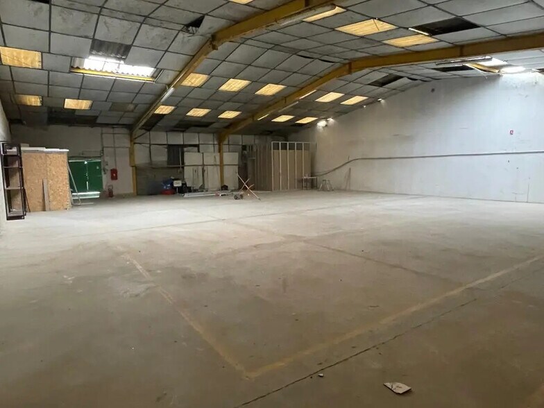 Flex in Val-de-Reuil for lease - Interior Photo - Image 2 of 5