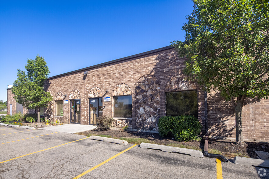 600-668 Wheeling Rd, Wheeling, IL for lease - Building Photo - Image 3 of 6