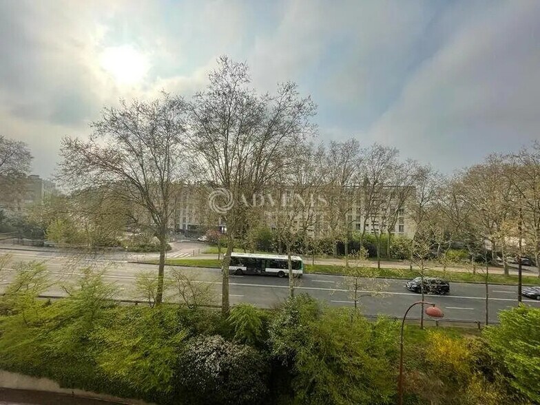 Office in Versailles for sale - Aerial - Image 3 of 5