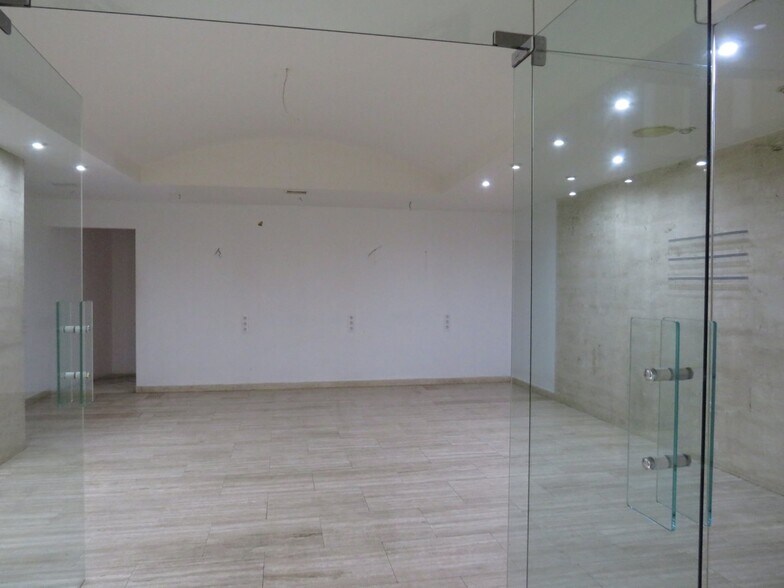 Retail in Ontinyent for lease - Building Photo - Image 2 of 8