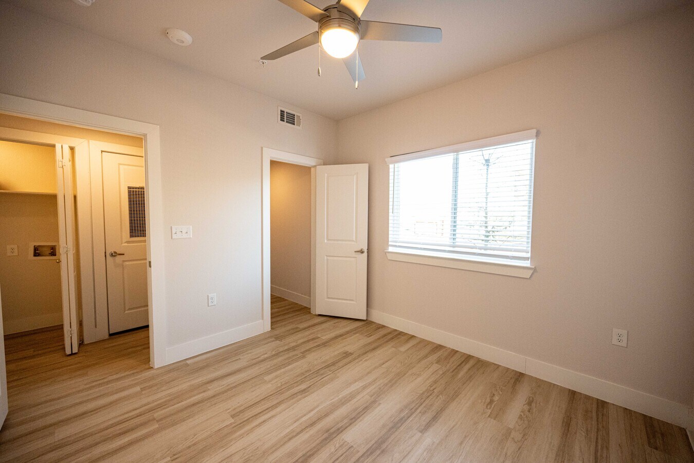 1101 Biloxi Dr, Ennis, TX 75119 The Ensign Apartments