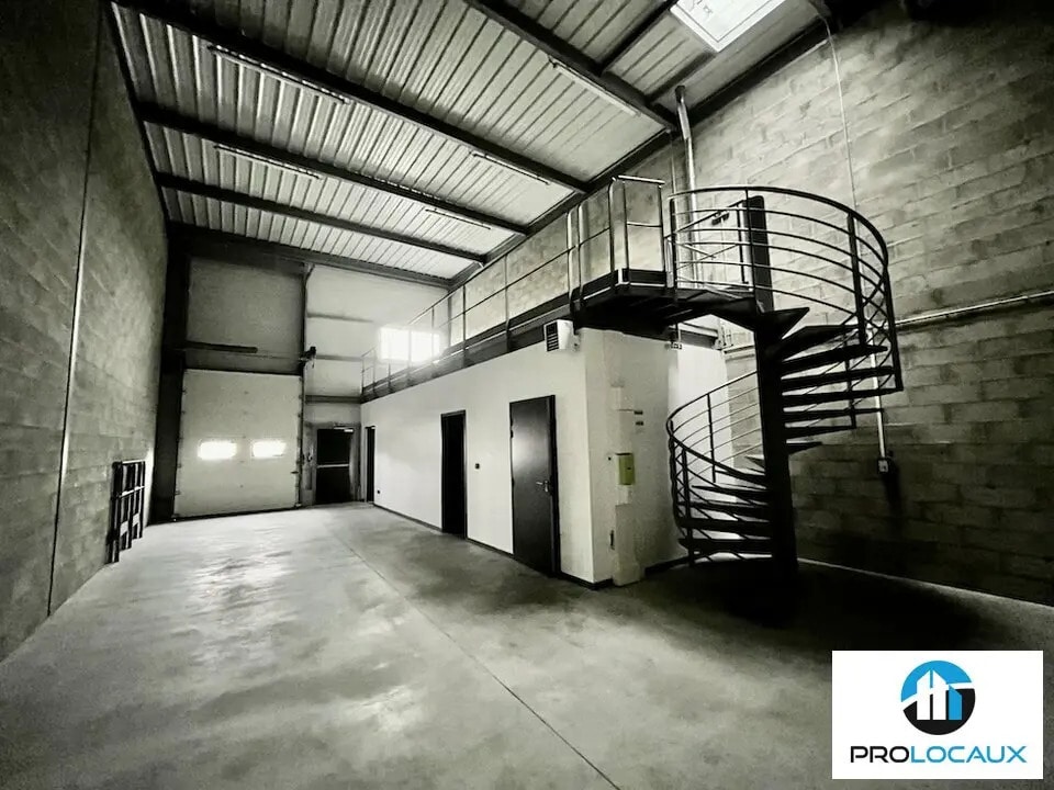 Flex in Margny-lès-Compiègne for lease Interior Photo- Image 1 of 7