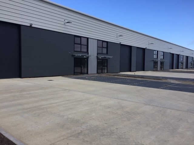 7-12 Axus Close, Biggleswade for sale - Primary Photo - Image 1 of 1