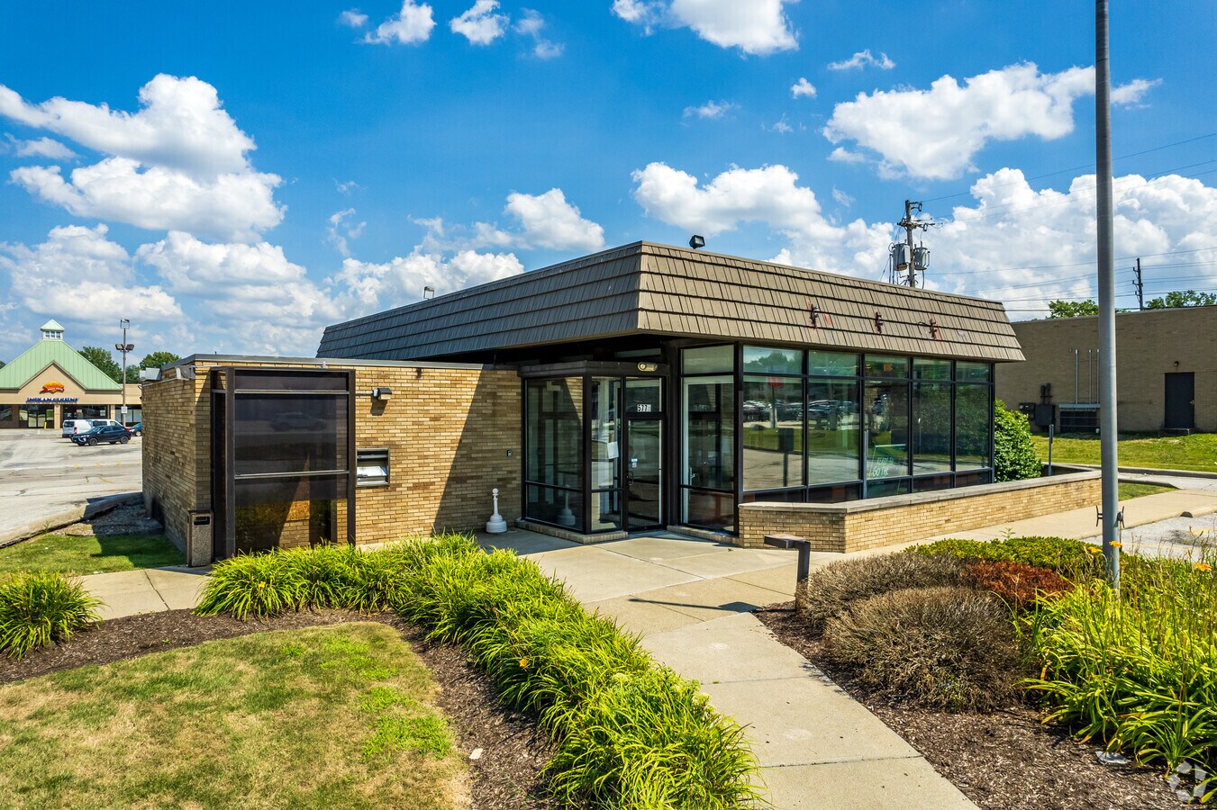 5775 Chevrolet Blvd, Parma, OH 44130 Commercial Building For Lease