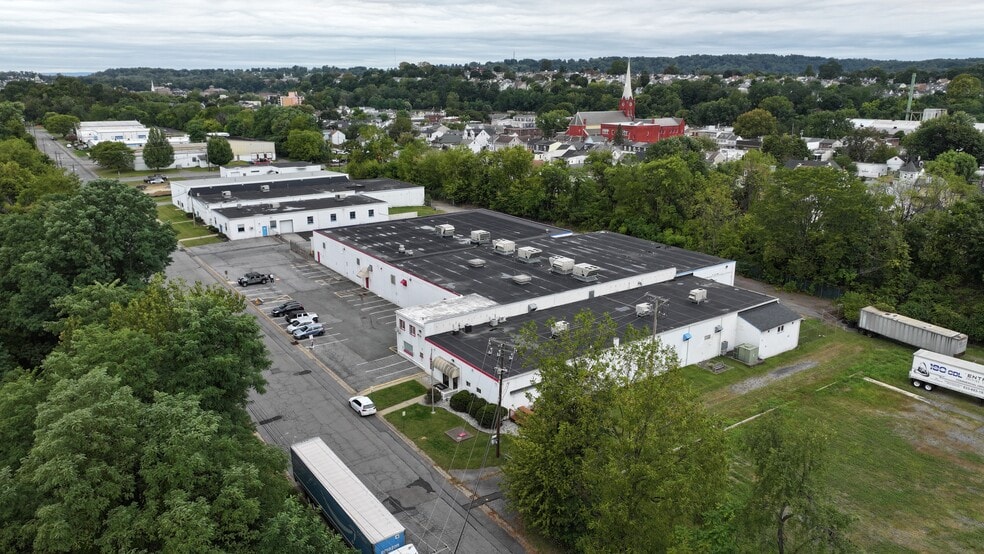 125-155 Howard St, Phillipsburg, NJ for lease - Building Photo - Image 3 of 106