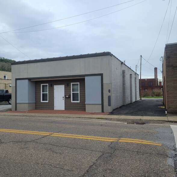 128 3rd St, Tiltonsville, OH 43963