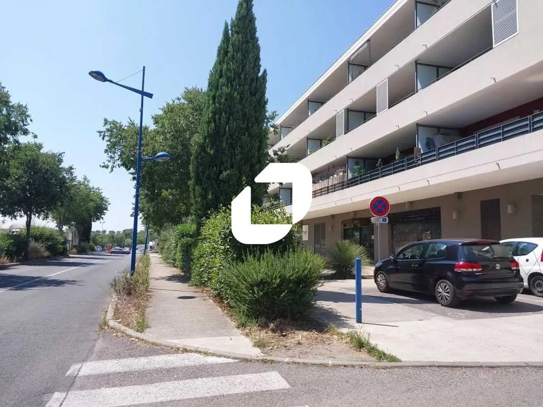 Retail in Le Crès for lease Building Photo- Image 1 of 12