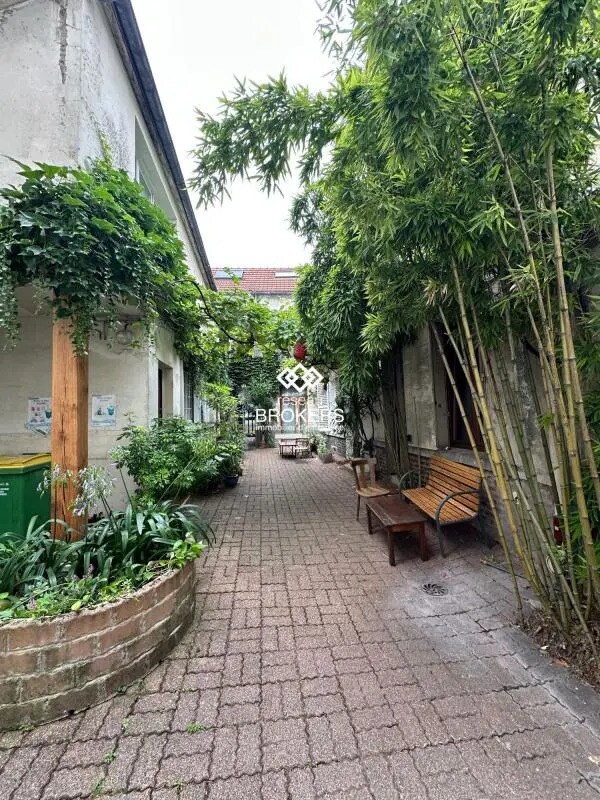 Retail in Paris for lease Building Photo- Image 1 of 10