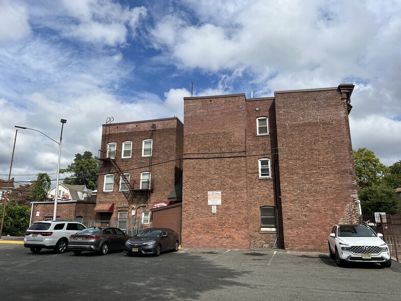 163 N Park St, East Orange, NJ for sale - Building Photo - Image 2 of 12