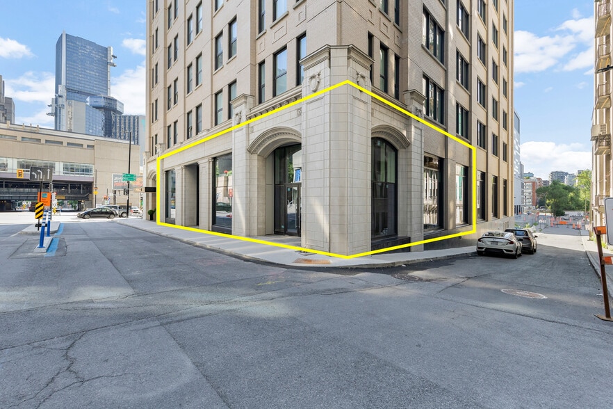 950 Rue Saint-Antoine O, Montréal, QC for lease - Building Photo - Image 2 of 11