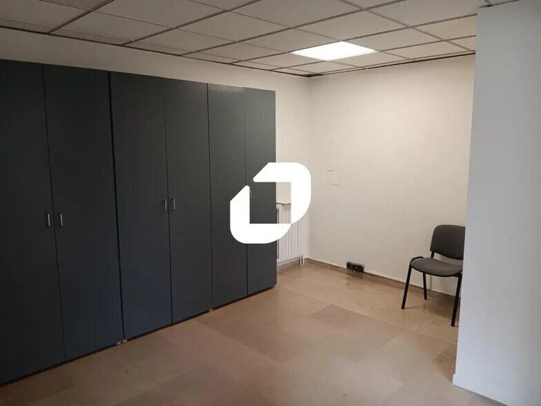 Office in Le Raincy for lease - Interior Photo - Image 3 of 6