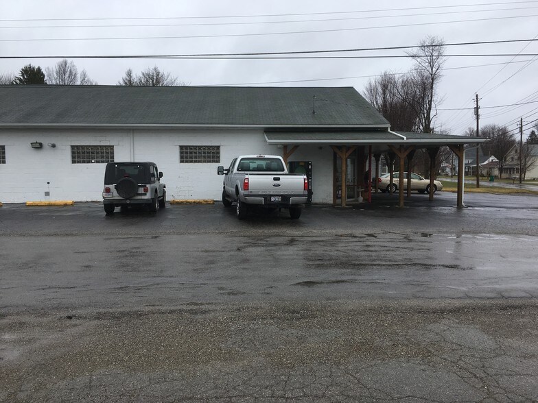2362 S Canal St, Newton Falls, OH 44444 Retail For Sale