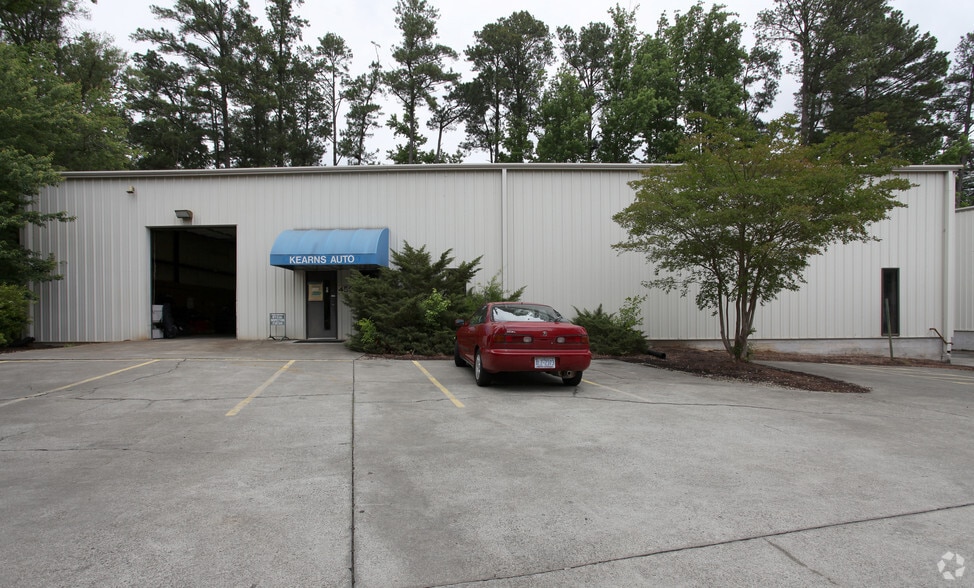 4504-4506 Bennett Memorial Rd, Durham, NC for lease - Primary Photo - Image 1 of 5