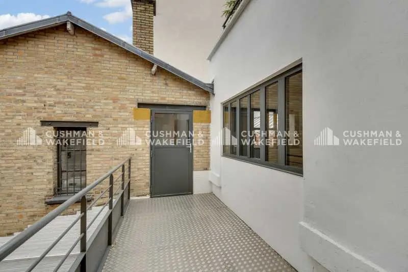 Office in Montrouge for lease - Building Photo - Image 3 of 14