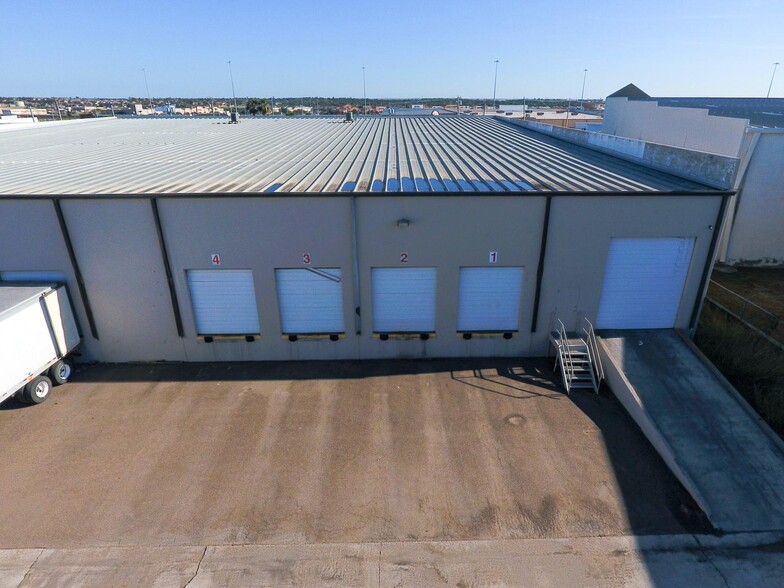 814 Nafta Blvd, Laredo, TX for lease - Building Photo - Image 2 of 13