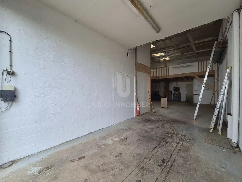 Industrial in Saint-Leu-la-Forêt for lease - Interior Photo - Image 2 of 11