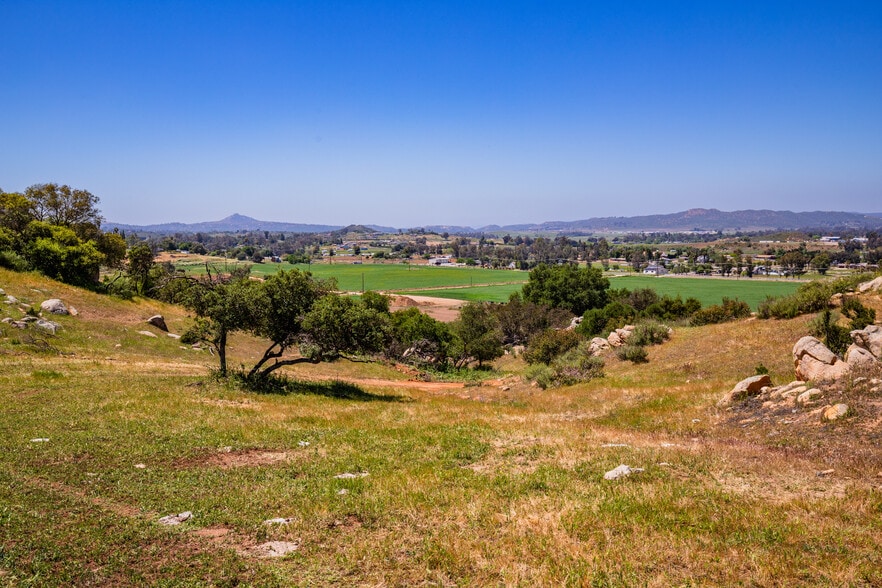 2342 Dye Rd, Ramona, CA for sale - Primary Photo - Image 1 of 29
