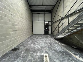 Flex in Vénissieux for lease Interior Photo- Image 1 of 3