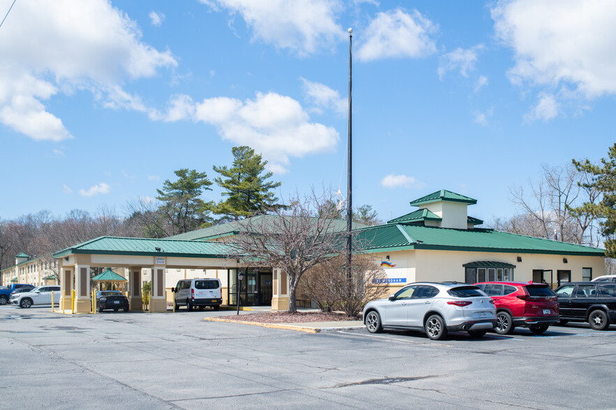 20 Airport Park Blvd, Latham, NY for sale - Building Photo - Image 1 of 1