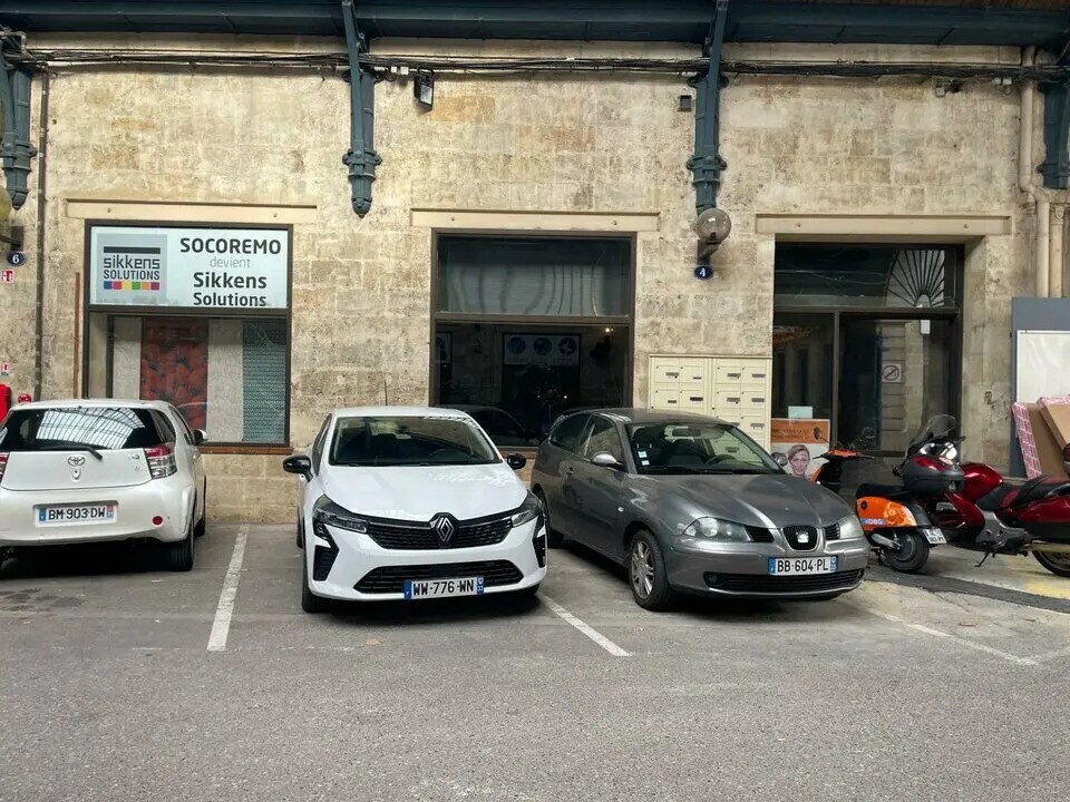 Flex in Bordeaux for lease Building Photo- Image 1 of 12