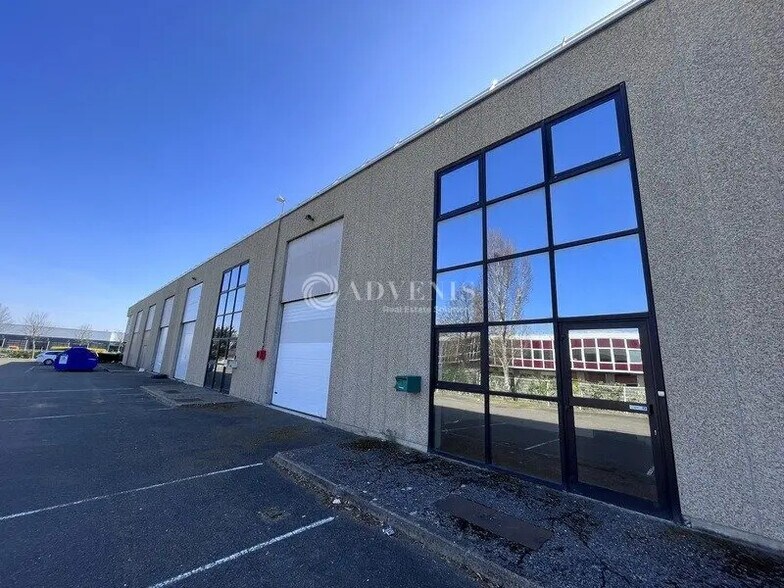 Flex in Coignières for lease - Building Photo - Image 3 of 8