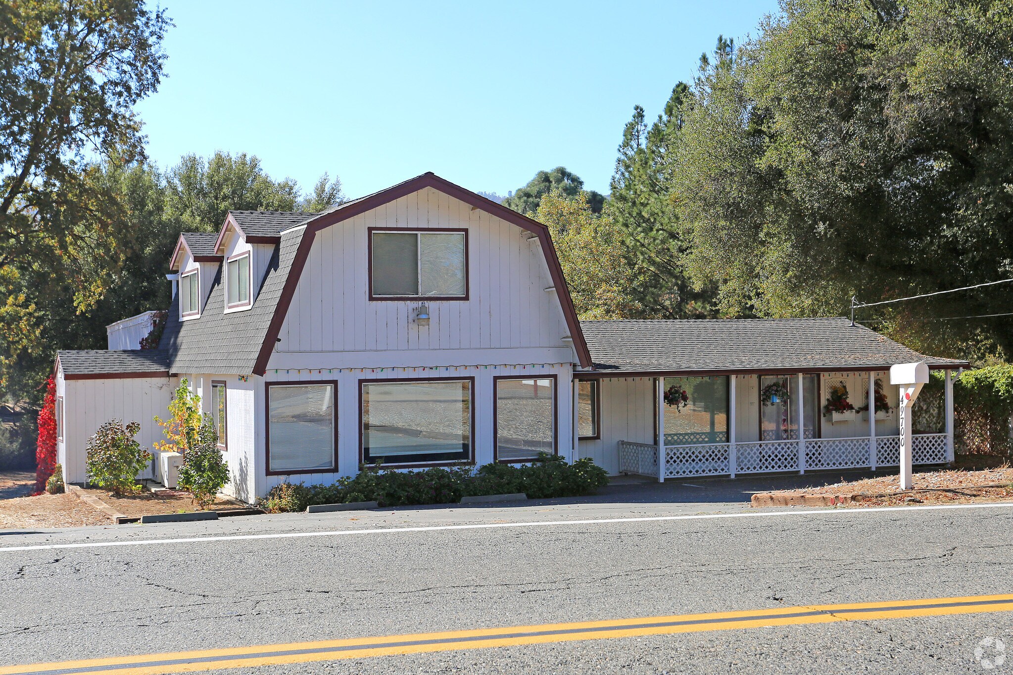 49700 Road 426, Oakhurst, CA for sale Primary Photo- Image 1 of 1