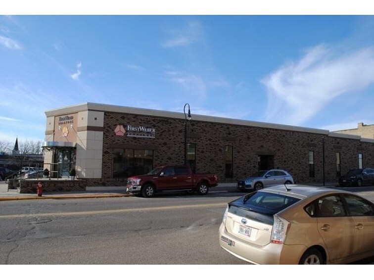 625 Water St, Prairie Du Sac, WI for lease - Building Photo - Image 1 of 6