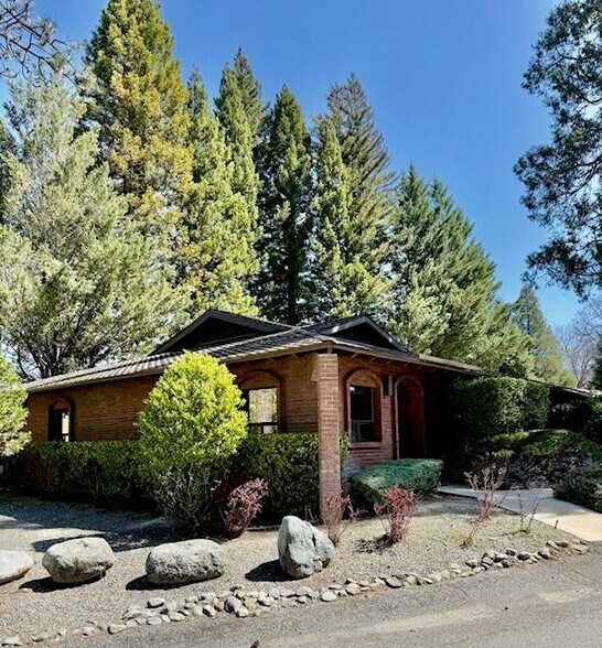 100 Horseshoe Lane, Weaverville, CA for lease - Primary Photo - Image 1 of 24