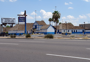 2511 W Indian School Rd, Phoenix AZ - Motel