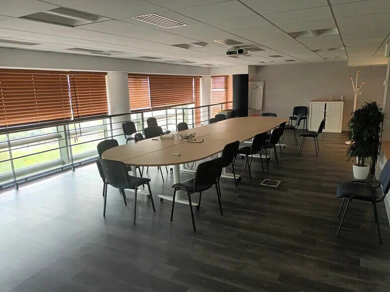 Retail in Le Havre for lease - Interior Photo - Image 3 of 6