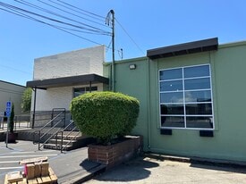 Exceptional commercial warehouse building - Warehouse