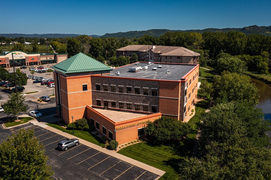 2 Copeland Ave, La Crosse, WI for lease - Building Photo - Image 1 of 35