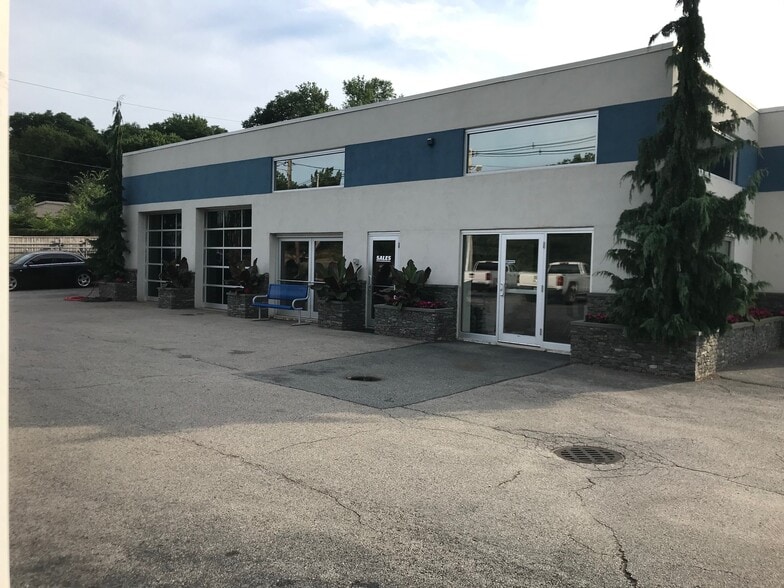 616 Atwood Ave, Cranston, RI for sale - Building Photo - Image 1 of 1