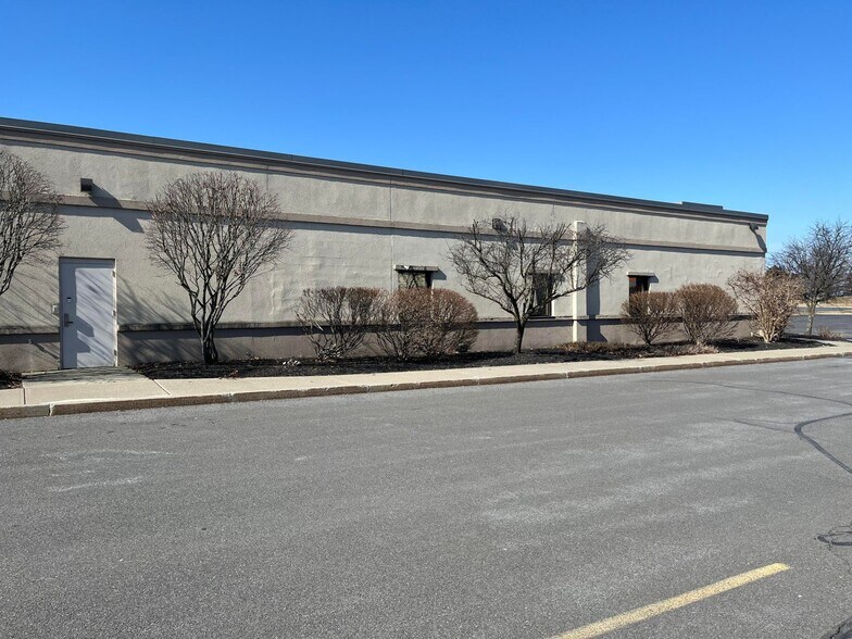 1-7 Johnson Rd, Latham, NY for lease - Building Photo - Image 2 of 9