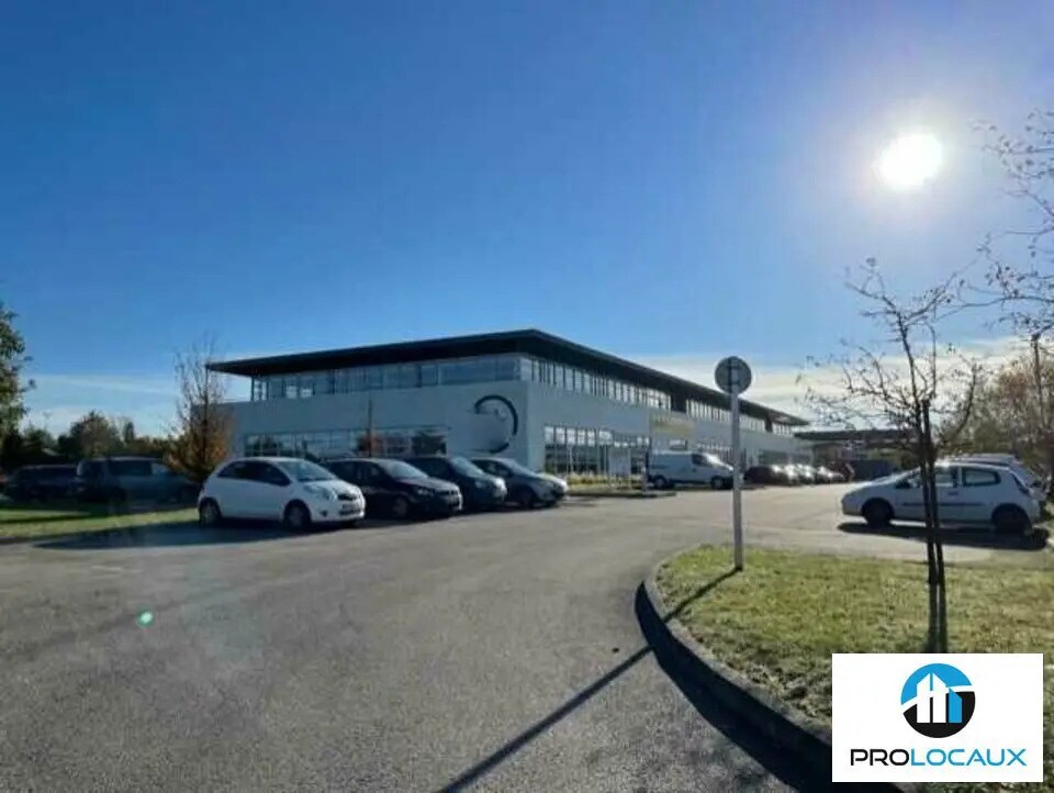 Office in Heudebouville for lease Building Photo- Image 1 of 13