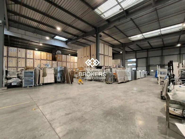 Industrial in Saint-Michel-sur-Orge for lease - Interior Photo - Image 2 of 10