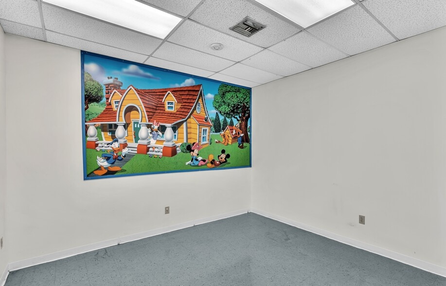 6067 Hollywood Blvd, Hollywood, FL for lease - Building Photo - Image 3 of 23