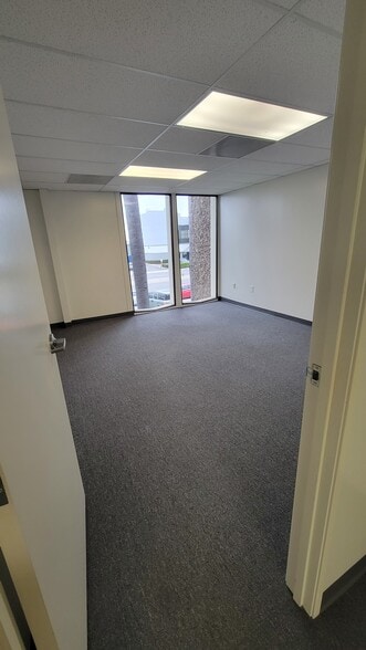 3292 E Spring St, Long Beach, CA for lease - Interior Photo - Image 2 of 21