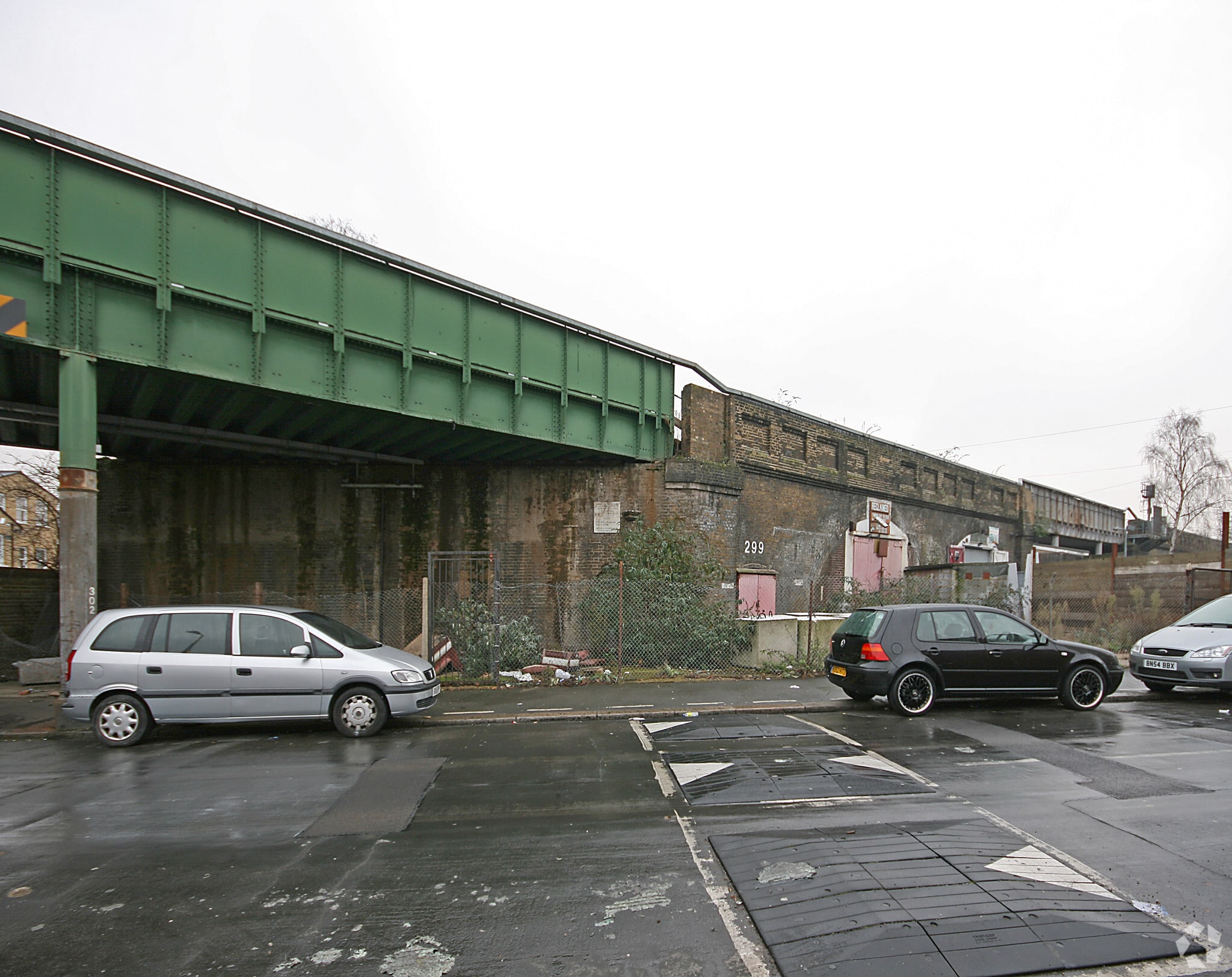 301 Montague Rd, London for sale Primary Photo- Image 1 of 1