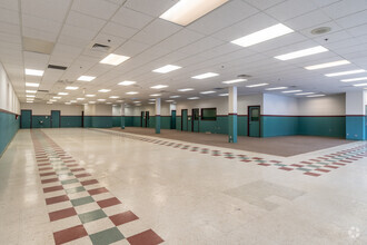 686-698 Oak Tree Ave, South Plainfield, NJ for lease Interior Photo- Image 2 of 8