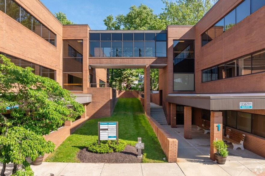 1235 Penn Ave, Wyomissing, PA for lease - Building Photo - Image 3 of 12