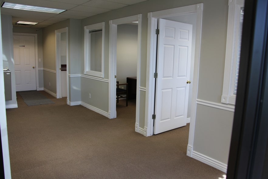 1116 W 500 S, West Bountiful, UT for lease - Interior Photo - Image 3 of 7