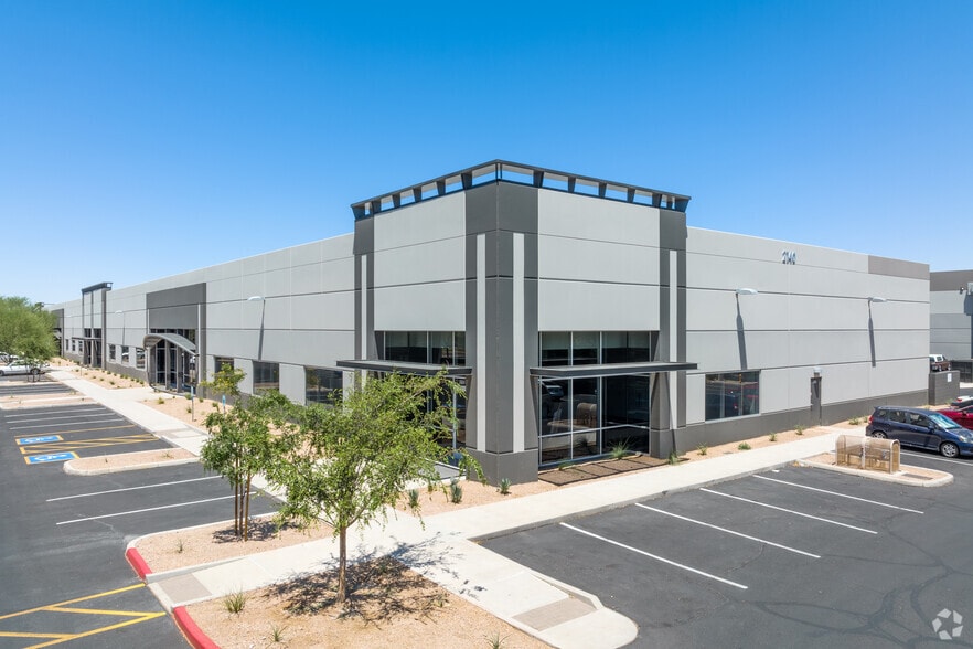 2140 W Broadway Rd, Mesa, AZ for lease - Building Photo - Image 2 of 6